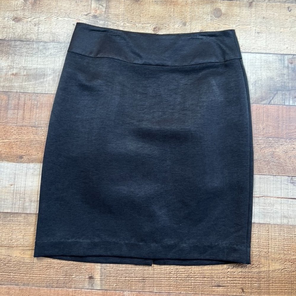 Women's Banana Republic Black Skirt size 8